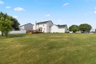 402 Scarlet Oak Dr, Poplar Grove, IL 61065 - Photo 3