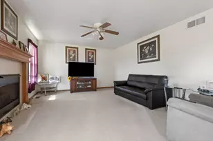 402 Scarlet Oak Dr, Poplar Grove, IL 61065 - Photo 5
