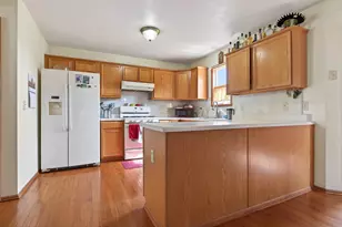 402 Scarlet Oak Dr, Poplar Grove, IL 61065 - Photo 9