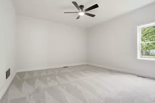1313 Ewing St, Bloomington, IL 61701 - Photo 17