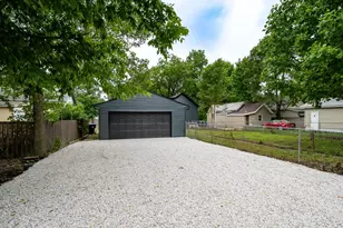1313 Ewing St, Bloomington, IL 61701 - Photo 29
