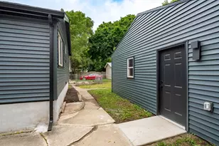 1313 Ewing St, Bloomington, IL 61701 - Photo 27