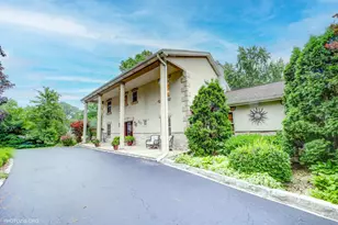 227 Stratford Ln, Inverness, IL 60010 - Photo 3