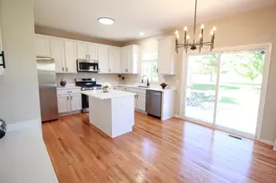 4 Catalpa Ct, Bolingbrook, IL 60490 - Photo 3