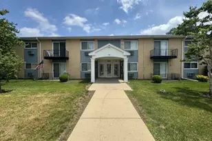9561 Dee Rd, Des Plaines, IL 60016 - Photo 1