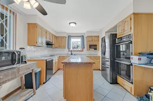 8622 W 90th Pl, Hickory Hills, IL 60457 - Photo 5