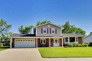 918 E Patten Dr, Palatine, IL 60074 - Photo 1