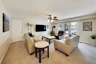 918 E Patten Dr, Palatine, IL 60074 - Photo 9