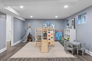 131 Joyce Pl, Park Ridge, IL 60068 - Photo 21