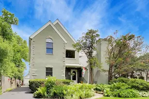 124 Lockerbie Ln, Wilmette, IL 60091 - Photo 1