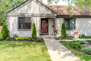 1260 Franklin Ln, Buffalo Grove, IL 60089 - Photo 1