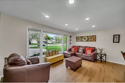 401 Greentree Parkway, Libertyville, IL 60048 - Photo 9