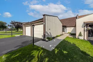 19 Westwood Dr, Indian Head Park, IL 60525 - Photo 1