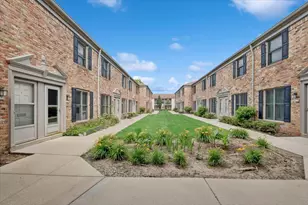 1814 Sessions Walk, Hoffman Estates, IL 60169 - Photo 3