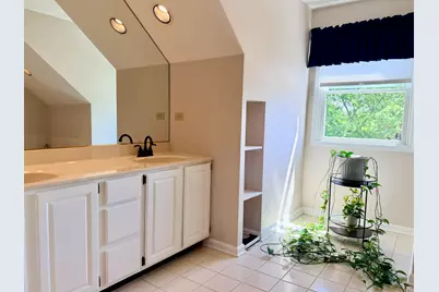 1137 Loyola Drive, Libertyville, IL 60048 - Photo 25