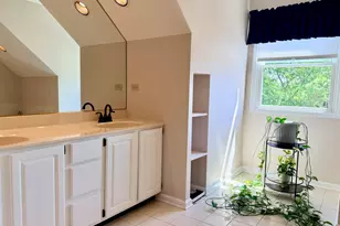 1137 Loyola Dr, Libertyville, IL 60048 - Photo 25