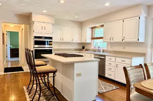 1137 Loyola Dr, Libertyville, IL 60048 - Photo 7