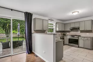 269 Concord Square, Gurnee, IL 60031 - Photo 9