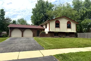 425 Carriage Hill Rd, Naperville, IL 60565 - Photo 1