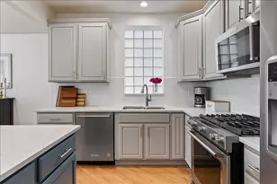 3248 N Sheffield Ave, Chicago, IL 60657 - Photo 11