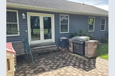 563 Pine Meadow Drive, Dixon, IL 61021 - Photo 5