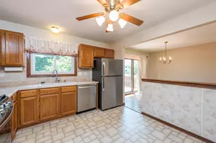17505 W Woodland Dr, Grayslake, IL 60030 - Photo 13