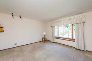 17505 W Woodland Dr, Grayslake, IL 60030 - Photo 5