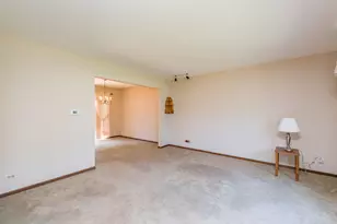 17505 W Woodland Dr, Grayslake, IL 60030 - Photo 7