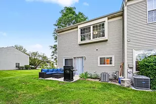 7555 Waterford Dr, Hanover Park, IL 60133 - Photo 21