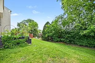 7555 Waterford Dr, Hanover Park, IL 60133 - Photo 23