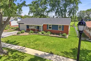391 Walnut Ln, Elk Grove Village, IL 60007 - Photo 5