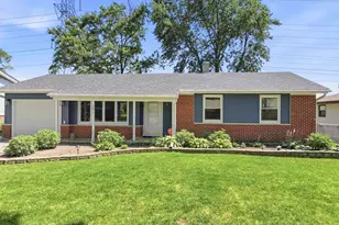 391 Walnut Ln, Elk Grove Village, IL 60007 - Photo 1