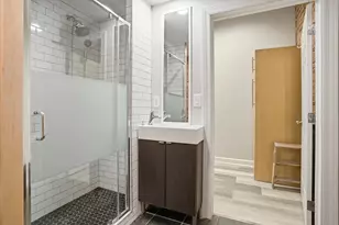 824 W Superior St, Chicago, IL 60642 - Photo 21