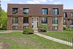 170 S Waters Edge Dr S, Glendale Heights, IL 60139 - Photo 1