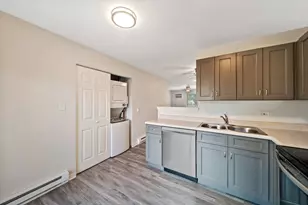 170 S Waters Edge Dr S, Glendale Heights, IL 60139 - Photo 7