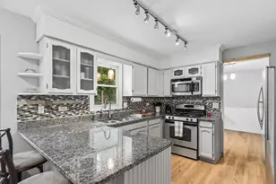 57 S Emerald Ave, Mundelein, IL 60060 - Photo 7
