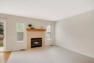 2642 Granite Ct, Crystal Lake, IL 60012 - Photo 7