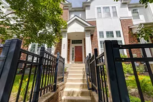 533 Plaza Pl, Aurora, IL 60504 - Photo 5