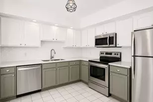 1046 Pinewood Dr, Downers Grove, IL 60516 - Photo 3