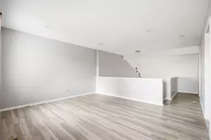 1046 Pinewood Dr, Downers Grove, IL 60516 - Photo 11