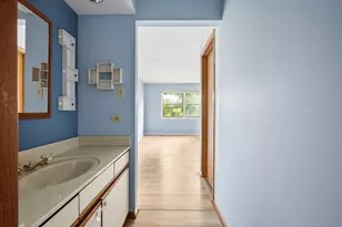1046 Pinewood Dr, Downers Grove, IL 60516 - Photo 13