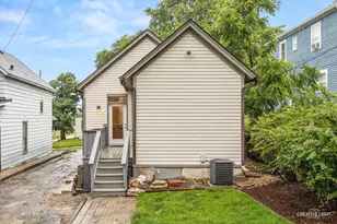 255 Bartlett Pl, Elgin, IL 60120 - Photo 15