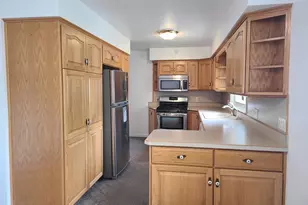 403 Oak St, Utica, IL 61373 - Photo 5