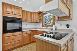 404 Fairview Blvd, Rockford, IL 61107 - Photo 9