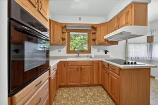 404 Fairview Blvd, Rockford, IL 61107 - Photo 11
