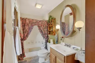 215 W Harrison St, Belvidere, IL 61008 - Photo 41