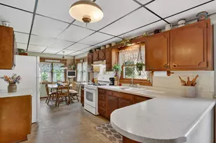 215 W Harrison St, Belvidere, IL 61008 - Photo 21