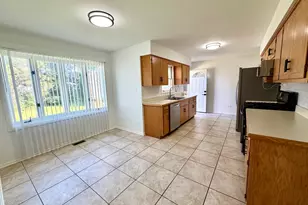 2337 Golfview Dr, Joliet, IL 60435 - Photo 7