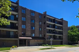 828 Graceland Ave, Des Plaines, IL 60016 - Photo 1