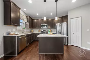 2945 Henley Ln, Naperville, IL 60540 - Photo 9